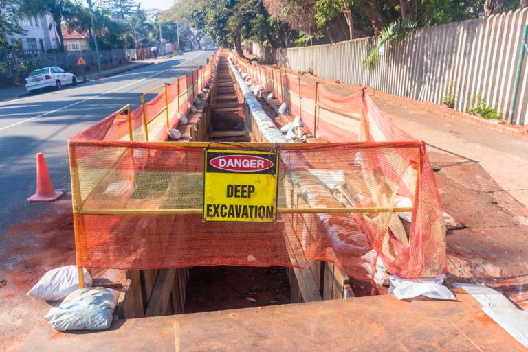 Quels risques justifient une sécurisation des travaux à Bruz ?